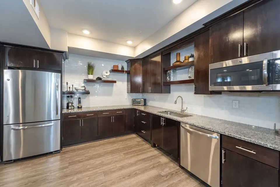 3 Bed 2 Bath Contemporary High-Rise Condo in Norfolk, VA - 5