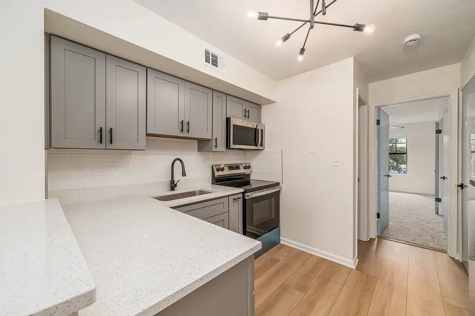 3 Bed 2 Bath Contemporary High-Rise Condo in Norfolk, VA - 3