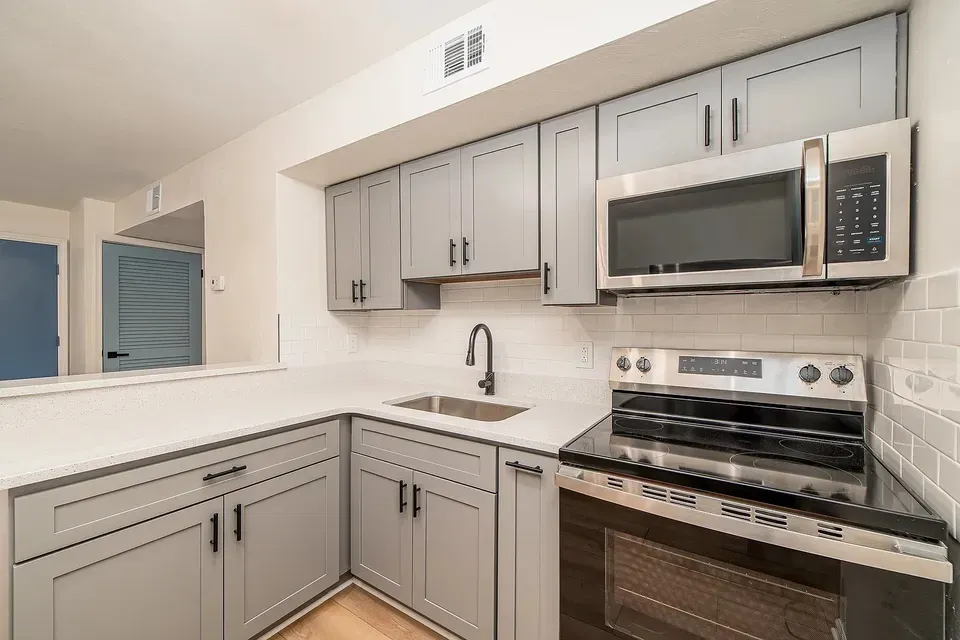 3 Bed 2 Bath Contemporary High-Rise Condo in Norfolk, VA - 5