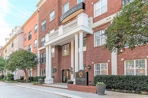 3 Bed 2 Bath Contemporary High-Rise Condo in Norfolk, VA - 1