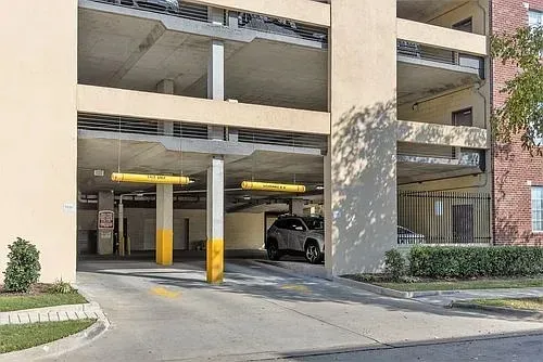3 Bed 2 Bath Contemporary High-Rise Condo in Norfolk, VA - 5