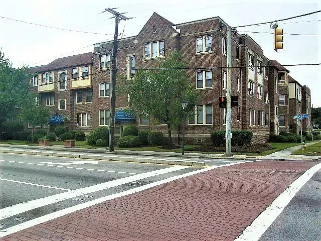 3 Bed 2 Bath Contemporary High-Rise Condo in Norfolk, VA - 1