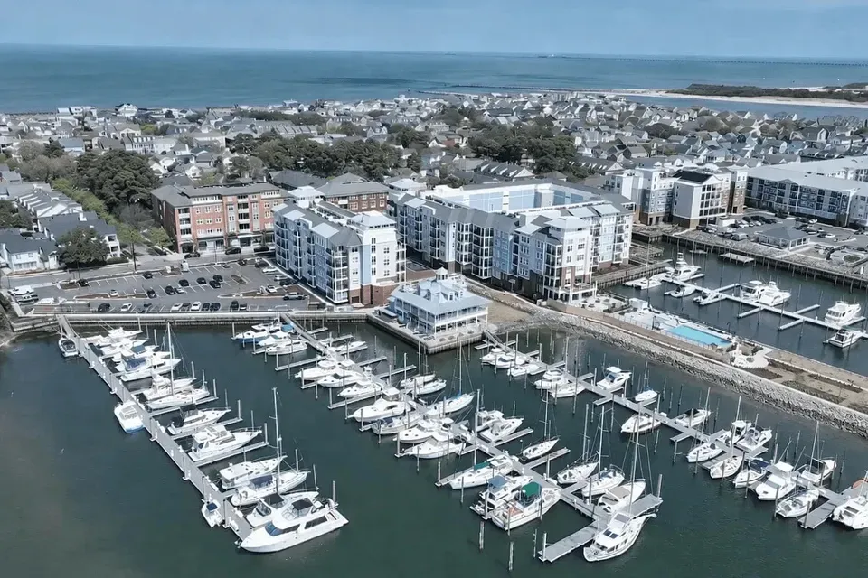 3 Bed 2 Bath Contemporary High-Rise Condo in Norfolk, VA - 1