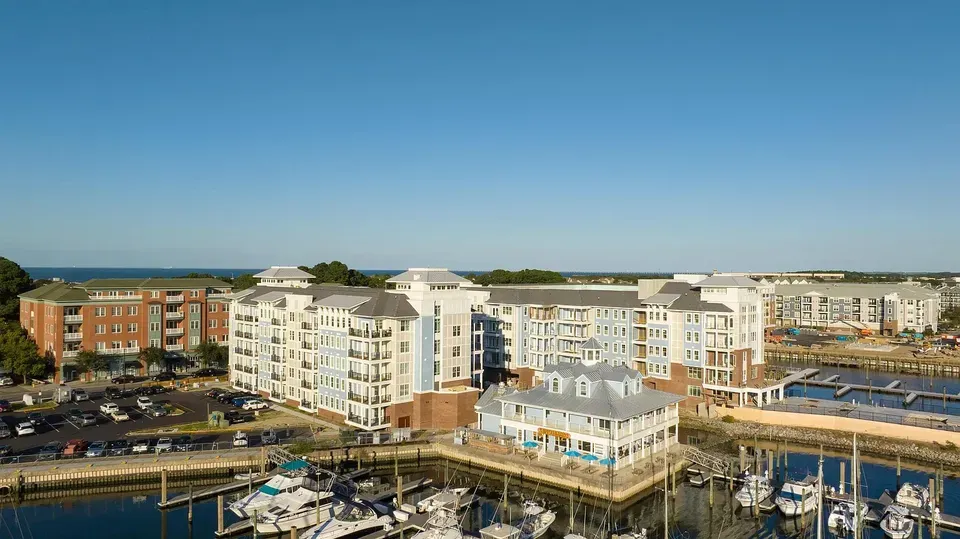 3 Bed 2 Bath Contemporary High-Rise Condo in Norfolk, VA - 2