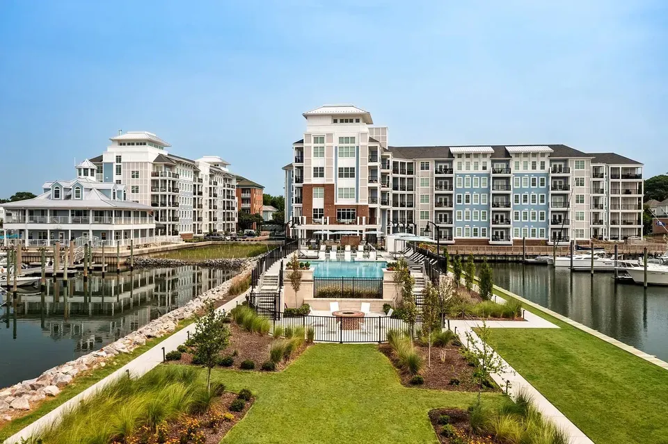 3 Bed 2 Bath Contemporary High-Rise Condo in Norfolk, VA - 4