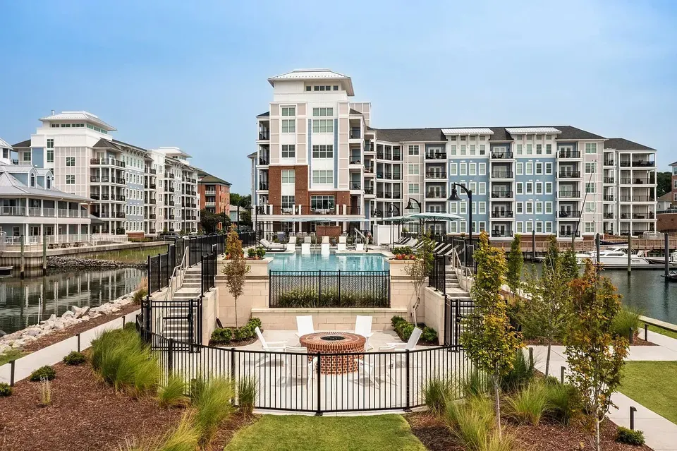 3 Bed 2 Bath Contemporary High-Rise Condo in Norfolk, VA - 5