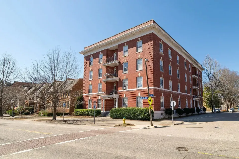 3 Bed 2 Bath Contemporary High-Rise Condo in Norfolk, VA - 2