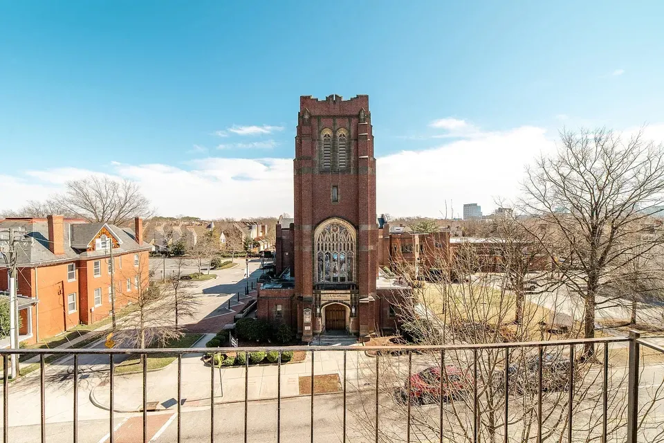 3 Bed 2 Bath Contemporary High-Rise Condo in Norfolk, VA - 3