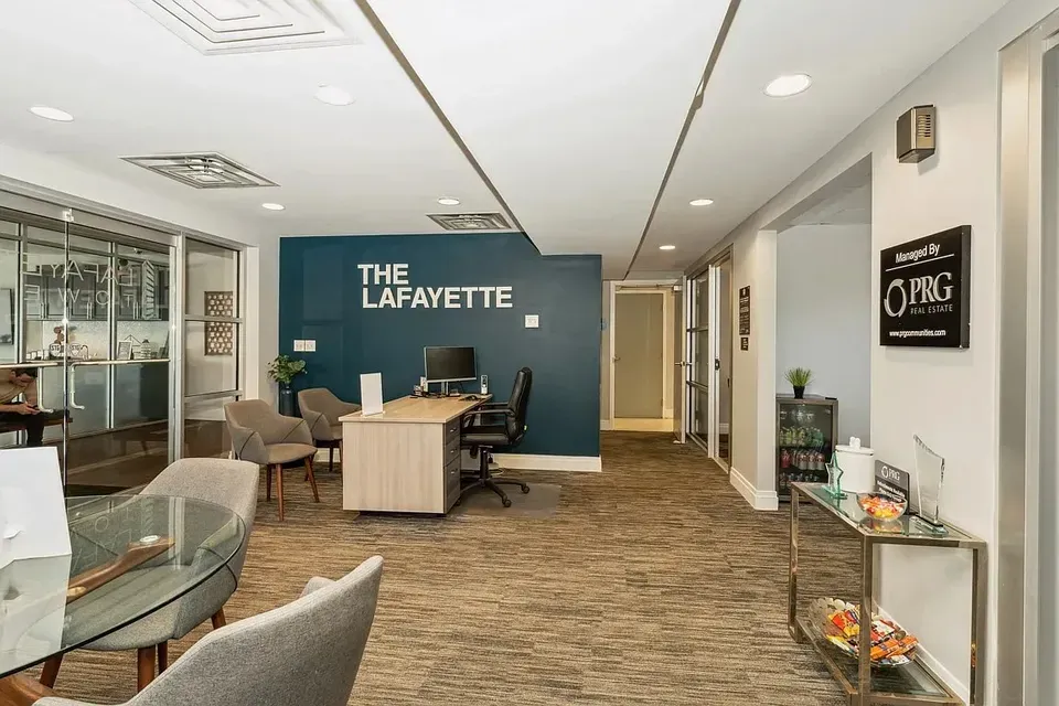 3 Bed 2 Bath Contemporary High-Rise Condo in Norfolk, VA - 2
