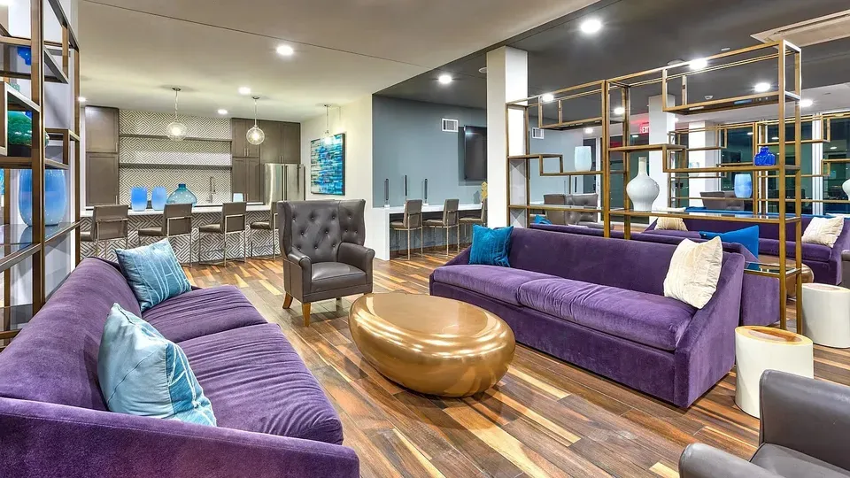 3 Bed 2 Bath Contemporary High-Rise Condo in Norfolk, VA - 4