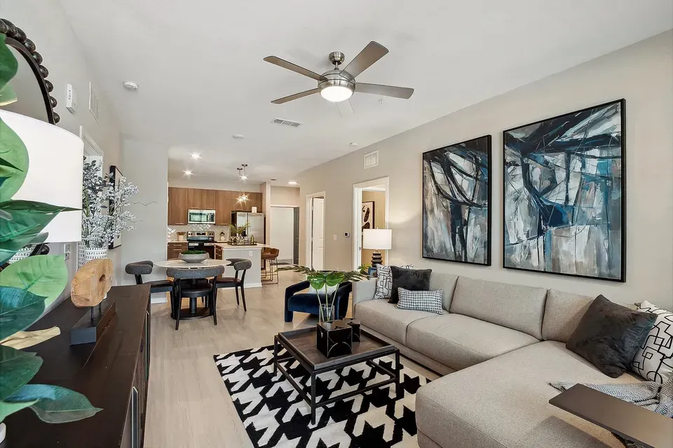 3 Bed 2 Bath Contemporary High-Rise Condo in Orlando, FL - 1