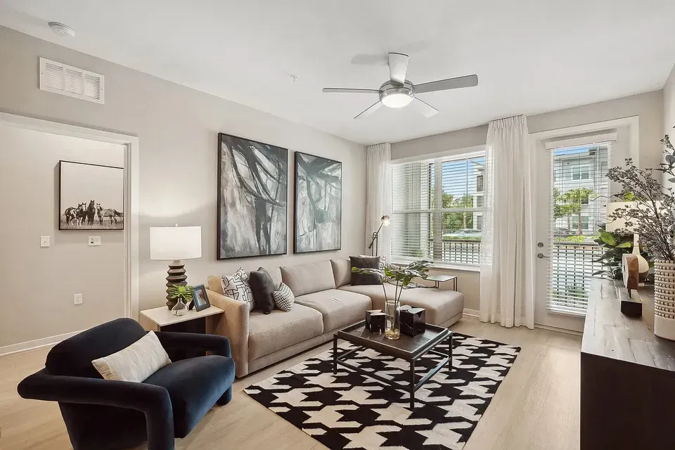 3 Bed 2 Bath Contemporary High-Rise Condo in Orlando, FL - 2