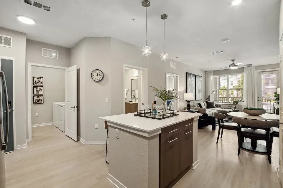 3 Bed 2 Bath Contemporary High-Rise Condo in Orlando, FL - 4