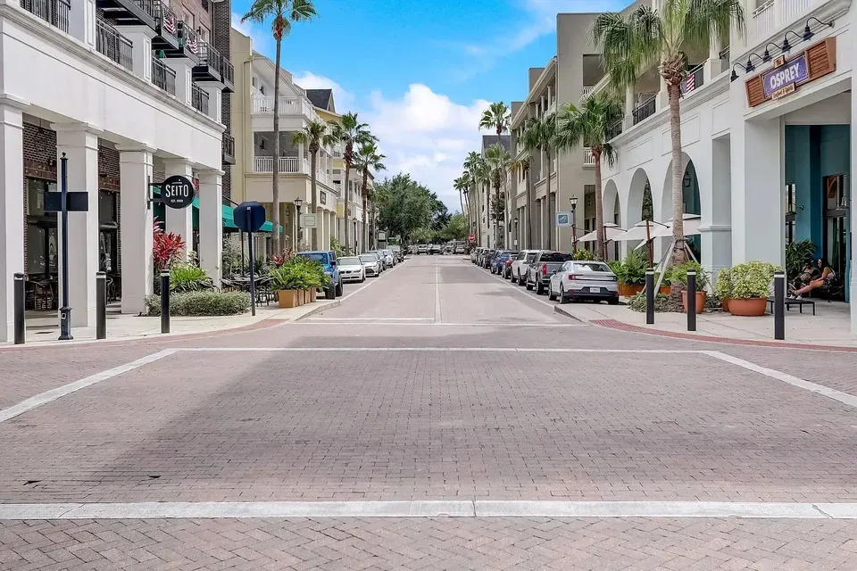 3 Bed 2 Bath Contemporary High-Rise Condo in Orlando, FL - 1