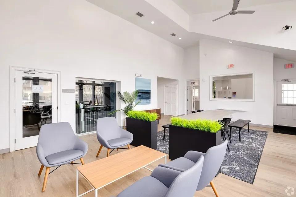 3 Bed 2 Bath Contemporary High-Rise Condo in Orlando, FL - 2