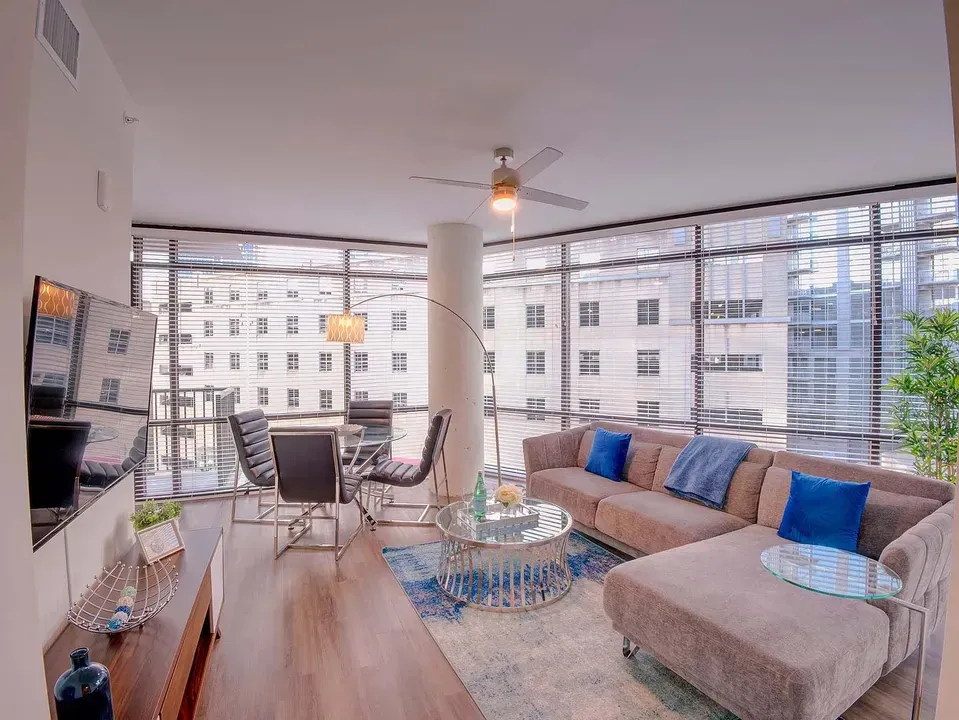 3 Bed 2 Bath Contemporary High-Rise Condo in Orlando, FL - 1