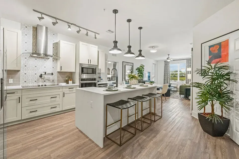3 Bed 2 Bath Contemporary High-Rise Condo in Orlando, FL - 1