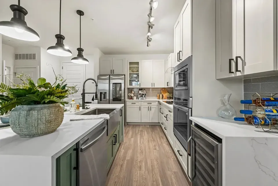 3 Bed 2 Bath Contemporary High-Rise Condo in Orlando, FL - 2