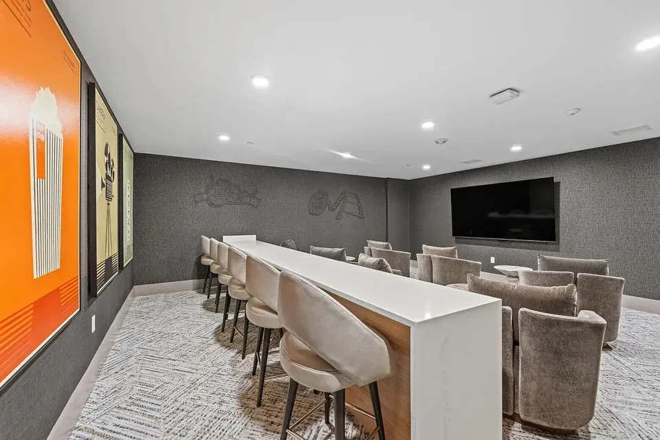 3 Bed 2 Bath Contemporary High-Rise Condo in Orlando, FL - 4