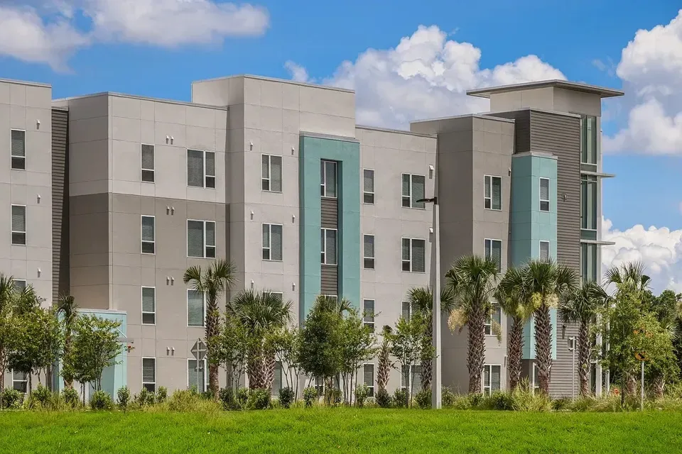 3 Bed 2 Bath Contemporary High-Rise Condo in Orlando, FL - 2