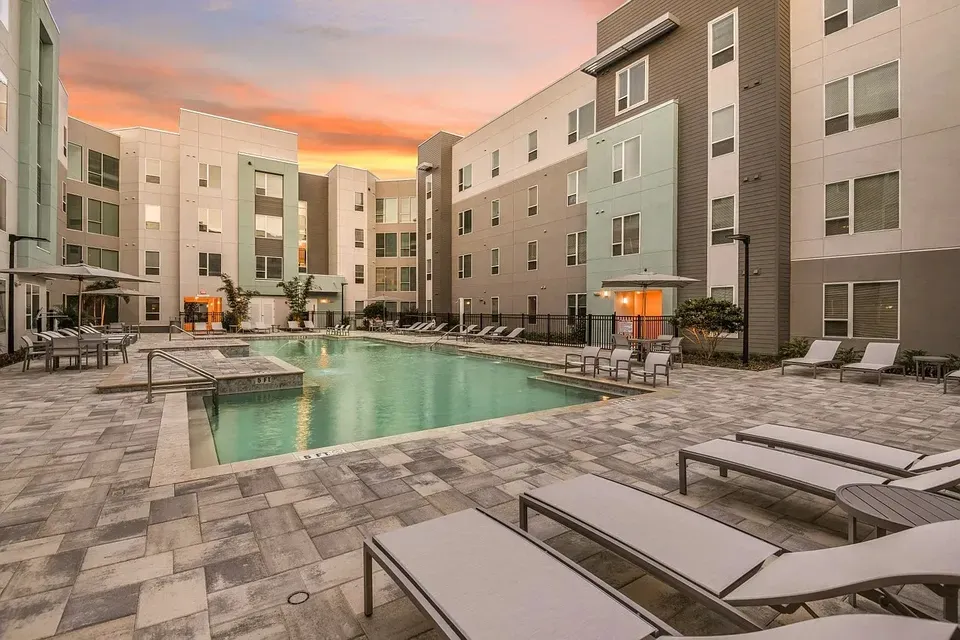 3 Bed 2 Bath Contemporary High-Rise Condo in Orlando, FL - 4