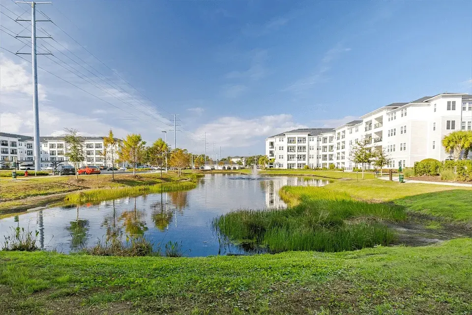 3 Bed 2 Bath Contemporary High-Rise Condo in Orlando, FL - 1