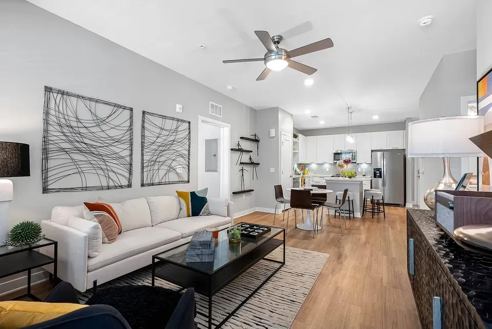 3 Bed 2 Bath Contemporary High-Rise Condo in Orlando, FL - 2