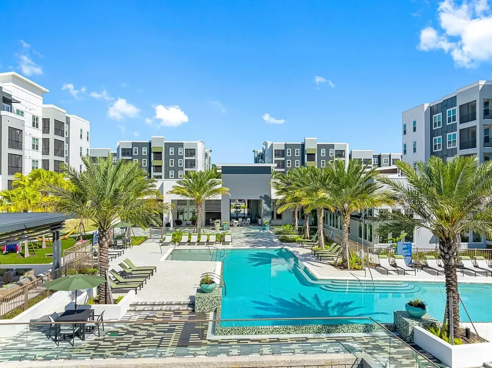 3 Bed 2 Bath Contemporary High-Rise Condo in Orlando, FL - 4