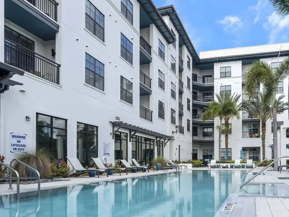 3 Bed 2 Bath Contemporary High-Rise Condo in Orlando, FL - 1