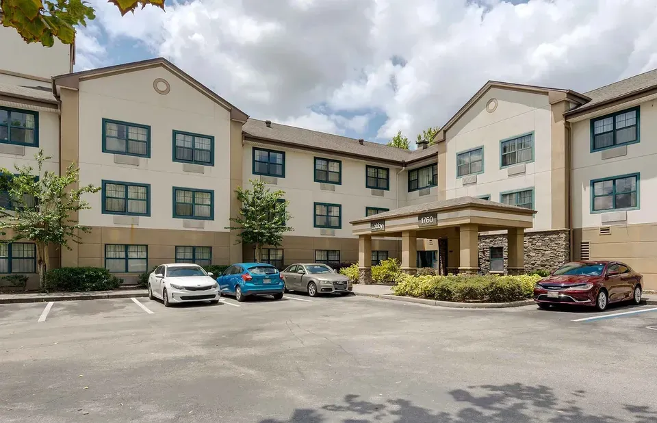 3 Bed 2 Bath Contemporary High-Rise Condo in Orlando, FL - 1
