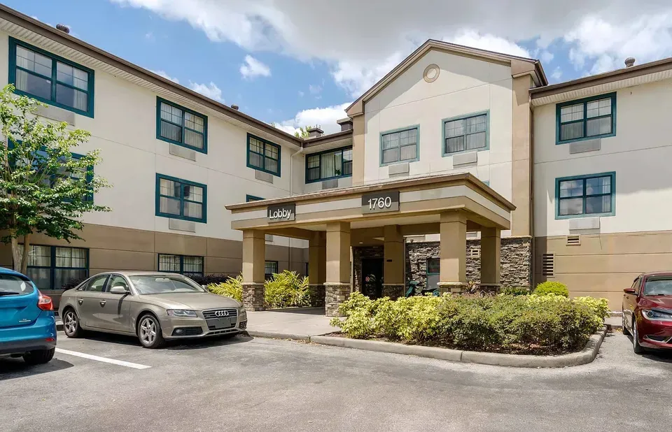 3 Bed 2 Bath Contemporary High-Rise Condo in Orlando, FL - 2