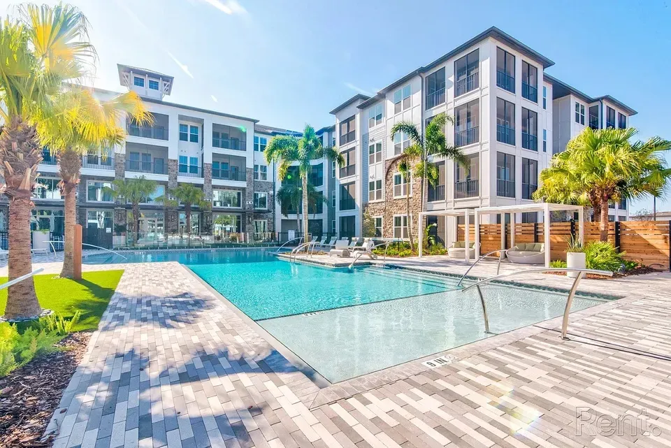 3 Bed 2 Bath Contemporary High-Rise Condo in Orlando, FL - 1
