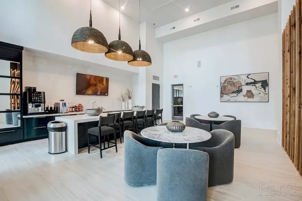 3 Bed 2 Bath Contemporary High-Rise Condo in Orlando, FL - 2