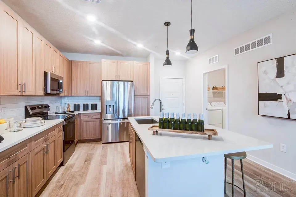 3 Bed 2 Bath Contemporary High-Rise Condo in Orlando, FL - 3