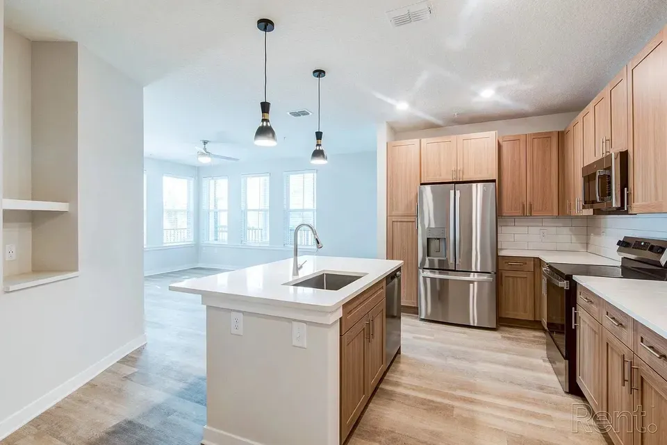3 Bed 2 Bath Contemporary High-Rise Condo in Orlando, FL - 4