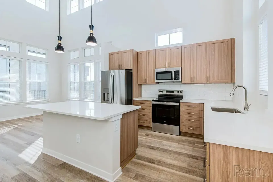 3 Bed 2 Bath Contemporary High-Rise Condo in Orlando, FL - 5