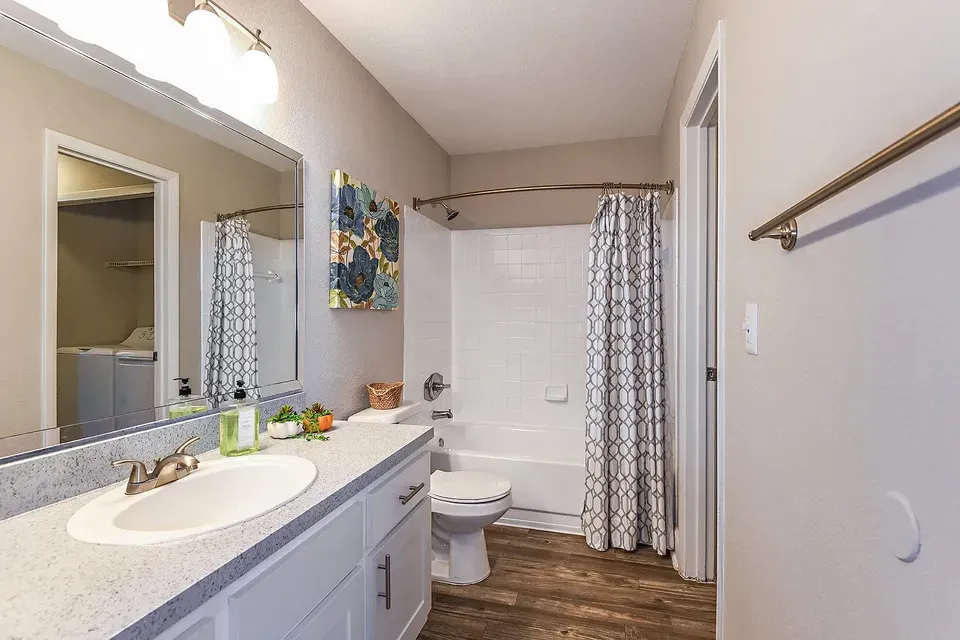 3 Bed 2 Bath Contemporary High-Rise Condo in Orlando, FL - 3