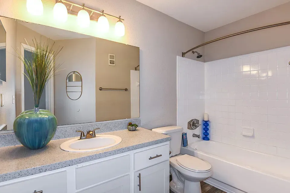 3 Bed 2 Bath Contemporary High-Rise Condo in Orlando, FL - 4
