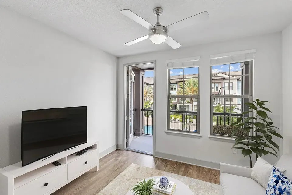 3 Bed 2 Bath Contemporary High-Rise Condo in Orlando, FL - 4