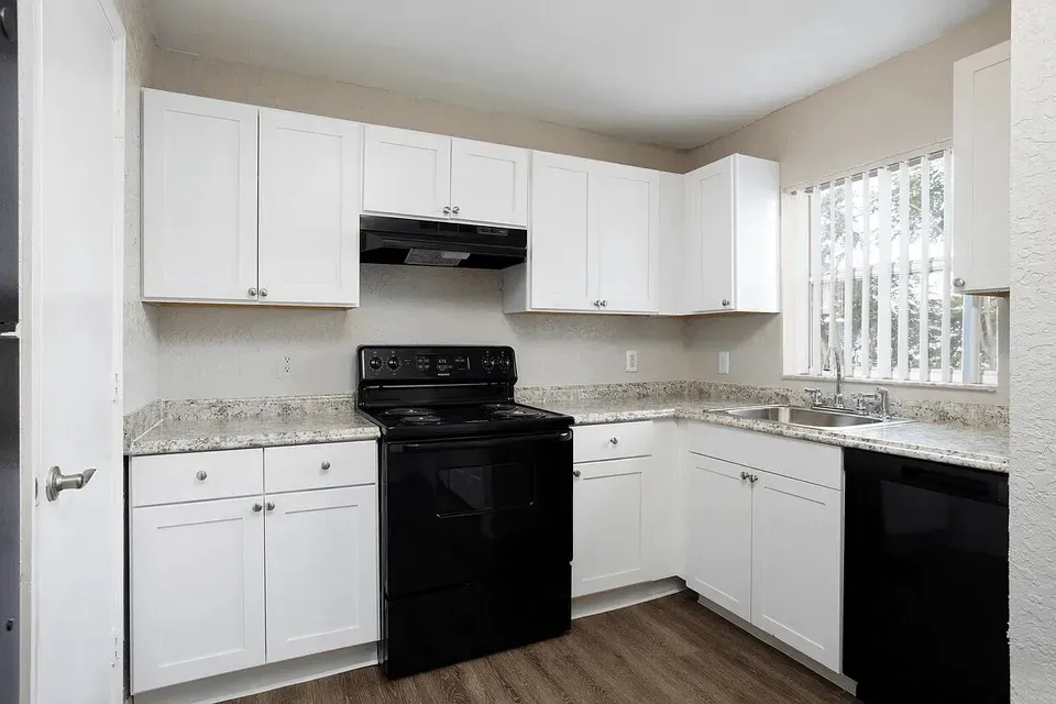 3 Bed 2 Bath Contemporary High-Rise Condo in Orlando, FL - 2