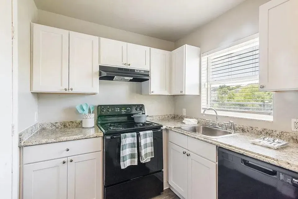 3 Bed 2 Bath Contemporary High-Rise Condo in Orlando, FL - 3