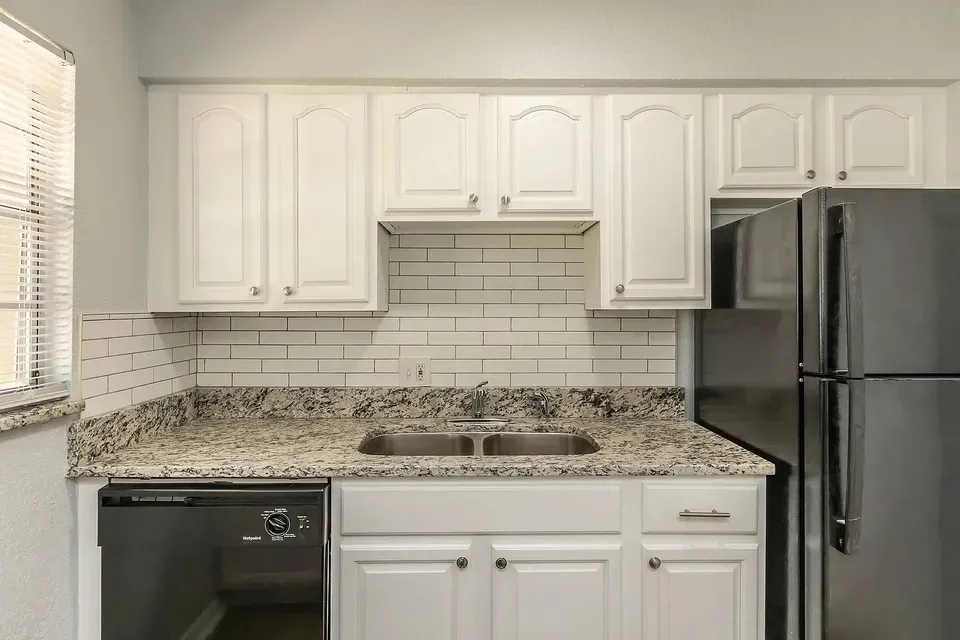 3 Bed 2 Bath Contemporary High-Rise Condo in Orlando, FL - 2