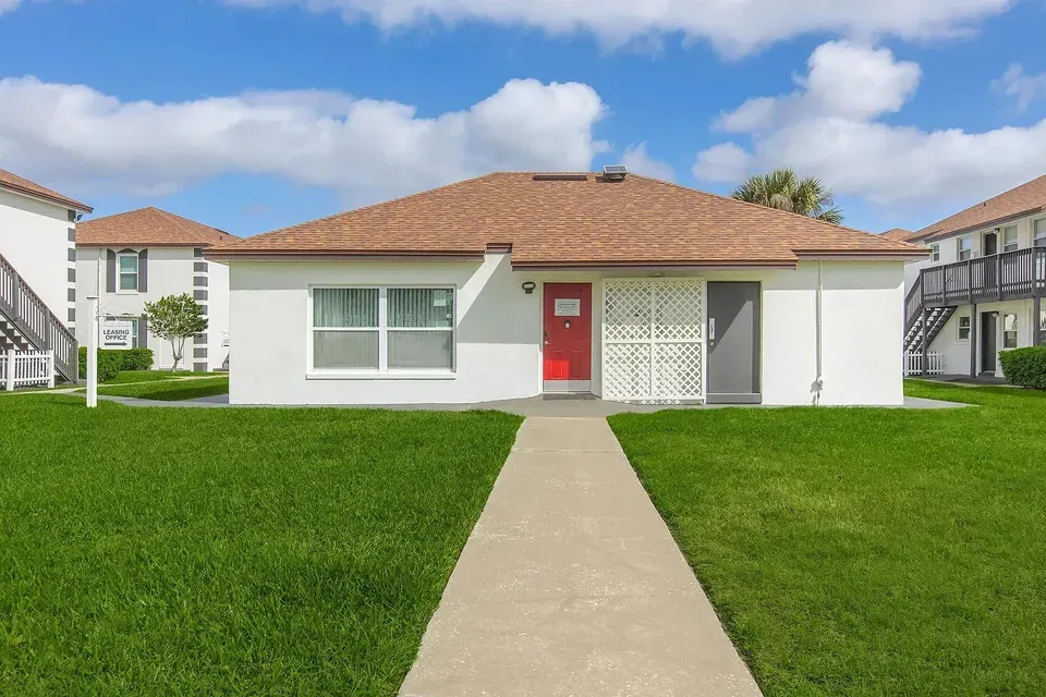 3 Bed 2 Bath Contemporary High-Rise Condo in Orlando, FL - 4