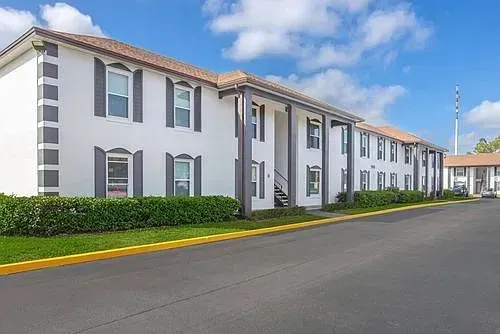 3 Bed 2 Bath Contemporary High-Rise Condo in Orlando, FL - 5