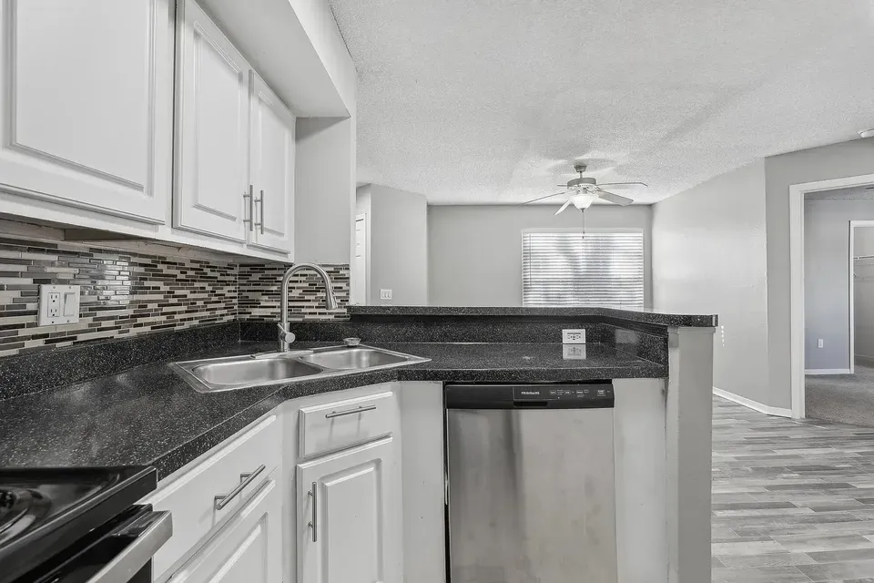 3 Bed 2 Bath Contemporary High-Rise Condo in Orlando, FL - 2