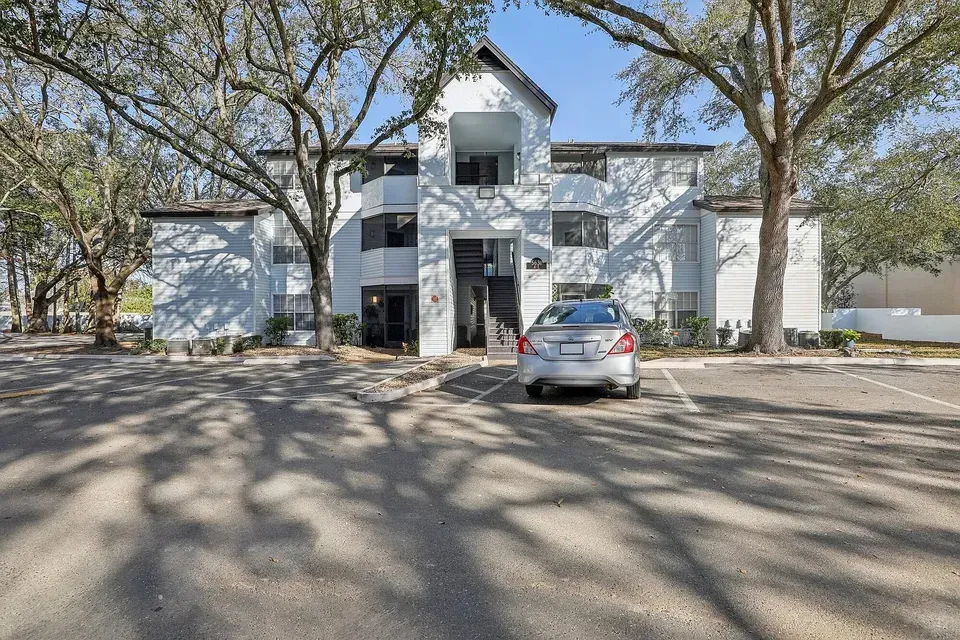 3 Bed 2 Bath Contemporary High-Rise Condo in Orlando, FL - 3