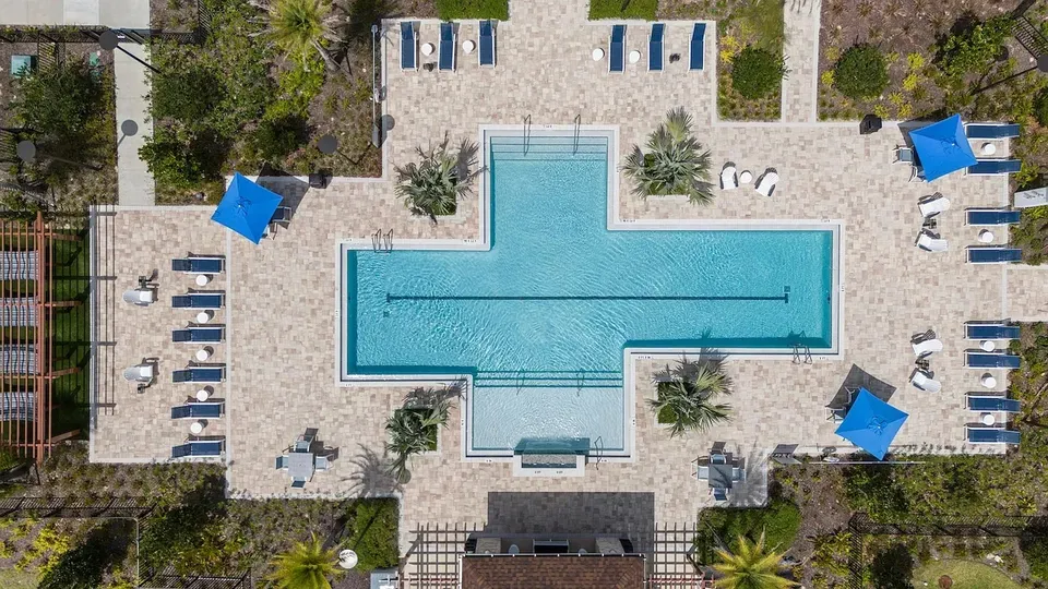 3 Bed 2 Bath Contemporary High-Rise Condo in Orlando, FL - 2