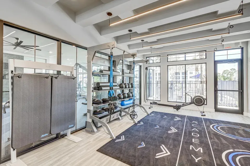 3 Bed 2 Bath Contemporary High-Rise Condo in Orlando, FL - 2