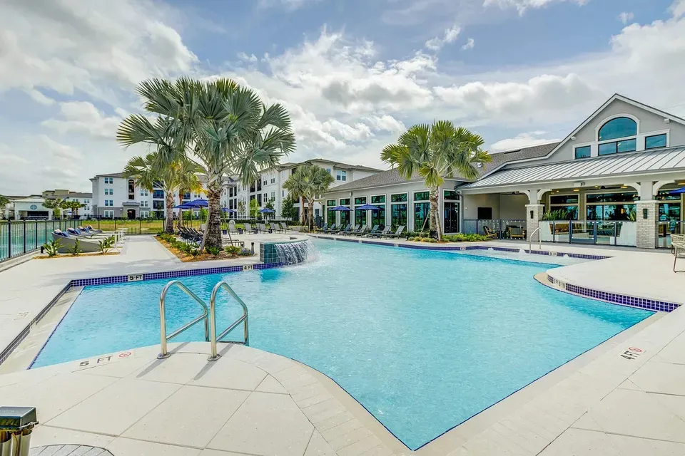 3 Bed 2 Bath Contemporary High-Rise Condo in Orlando, FL - 3