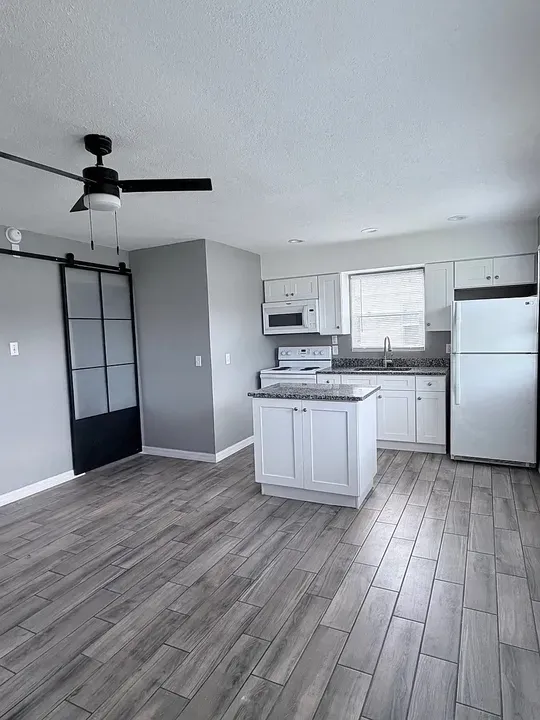 3 Bed 2 Bath Contemporary High-Rise Condo in Orlando, FL - 1